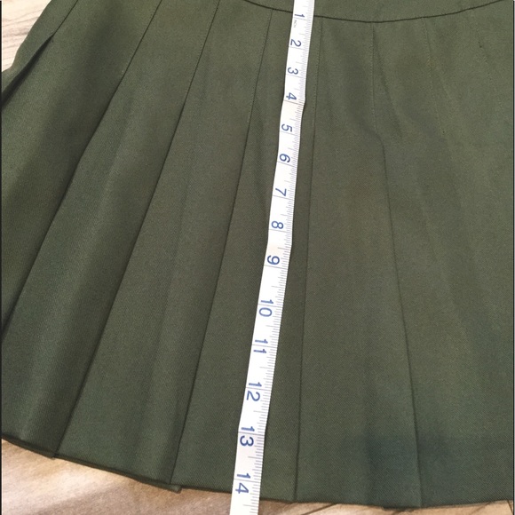 💗NWOT School Girl Khaki Green Pleated Mini Skirt by F21 in Size S - Picture 4 of 7